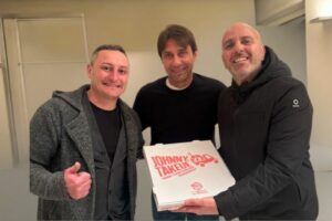 Antonio Conte e la sua passione per Johnny Take Uè: la pizza che conquista Napoli